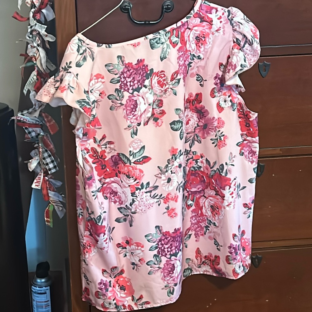 A cute floral shirt in all pinks with ruffled sleeves